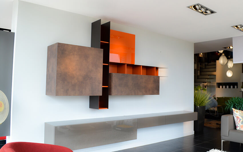 meuble orange et brun tv sur-mesure